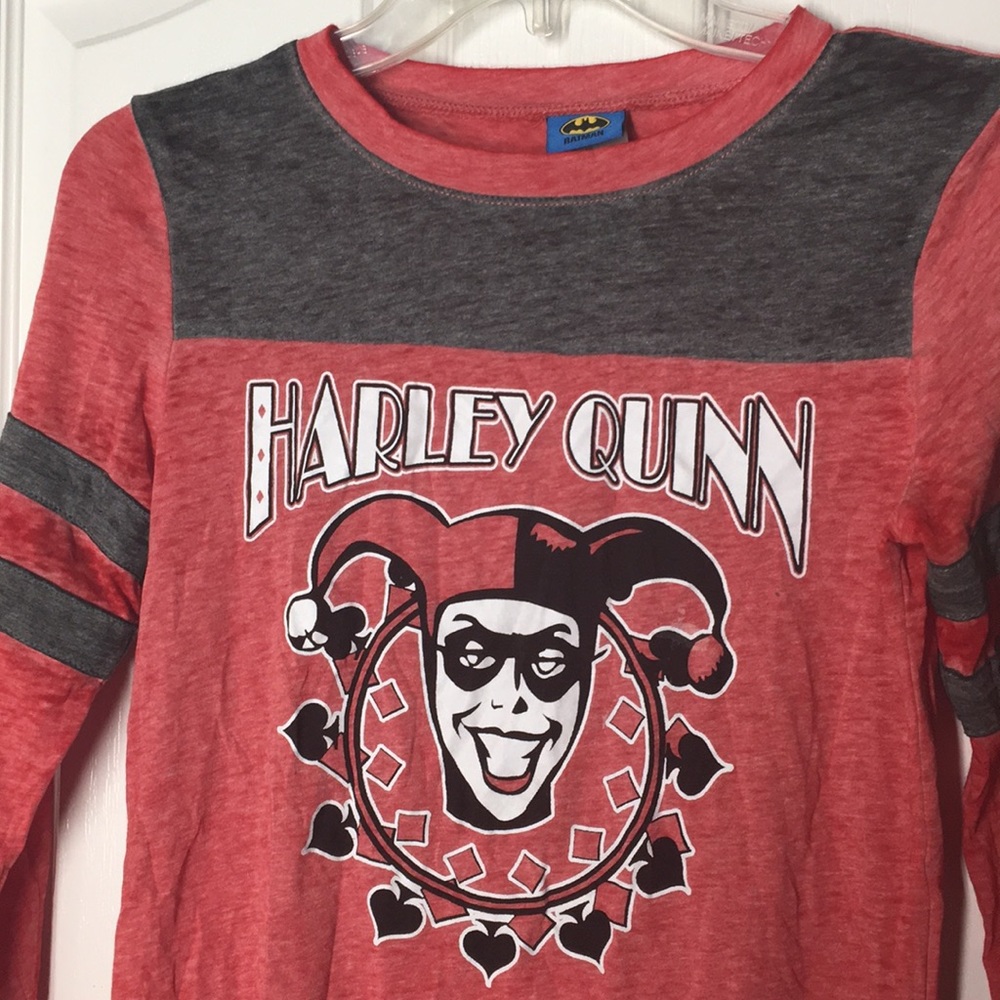 FINAL MARKDOWN Juniors’ DC Comics Harley Quinn LS Tee (XS) - Picture 2 of 8